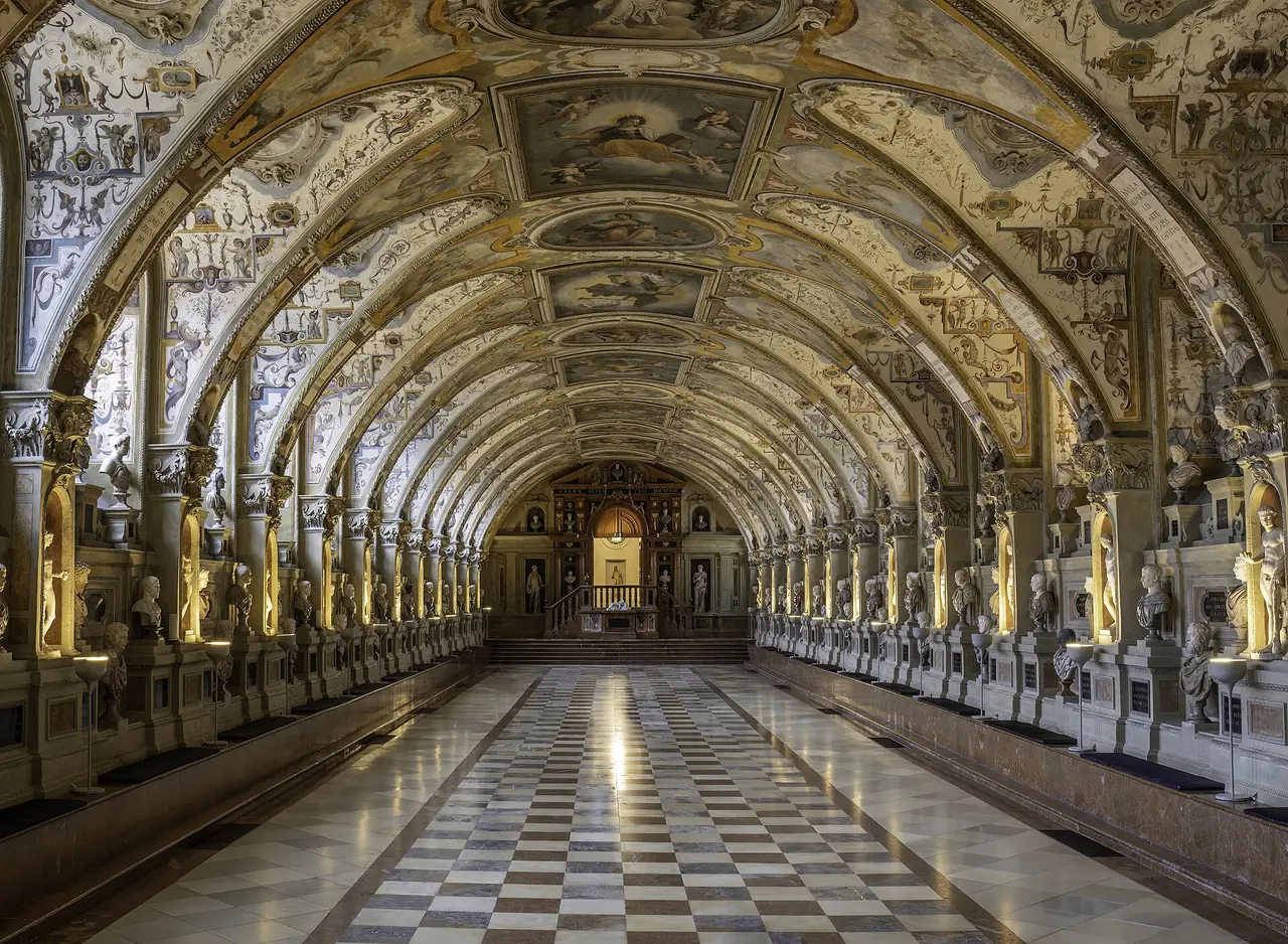 ภาพประกอบ เยอรมนี: พระราชวัง Residenz มิวนิก 2569: ตั๋ว 10 ยูโร คลังสมบัติ