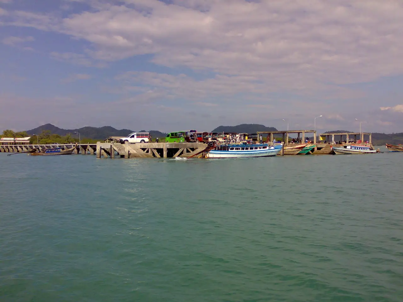 ภาพเกาะยาวน้อย: เรือไปเกาะยาวน้อย เกาะยาวใหญ่ บางโรง ท่าด่าน ท่าเลน ค่าเรือ