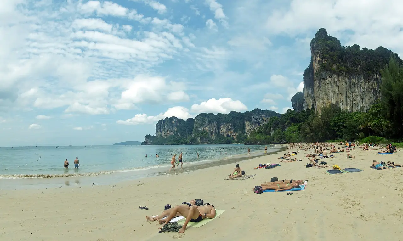 ภาพกระบี่: ไร่เลย์ หาดพระนาง ไปยังไง ค่าเรือจากอ่าวนาง ถ้ำ จุดชมวิว