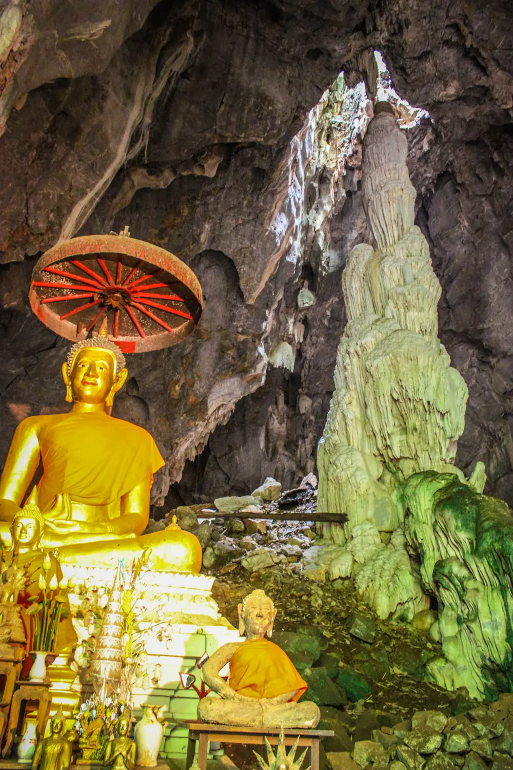 ภาพลำปาง: ถ้ำผาไท หล่มภูเขียว ขุนตาน แม่วะ กิ่วลม แม่เมาะ วัดบนเขา