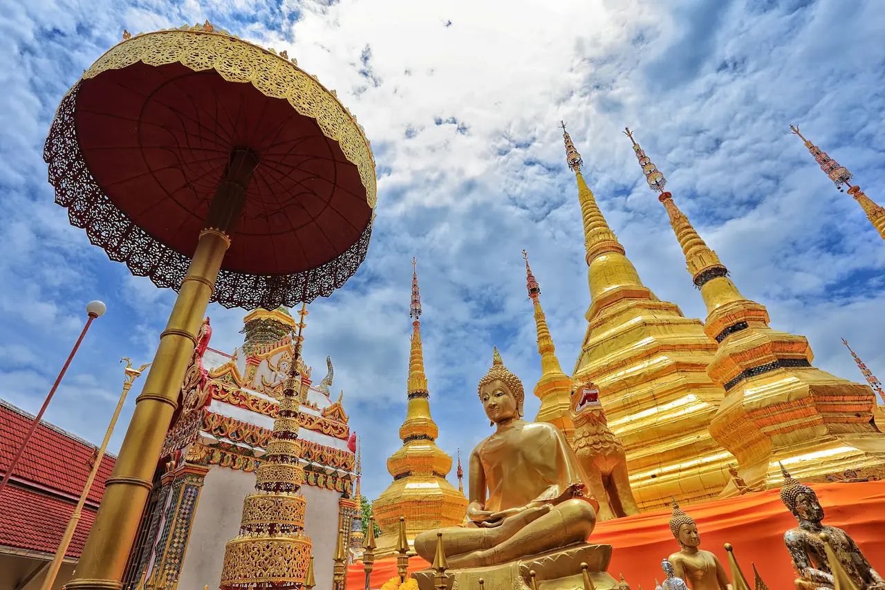 ภาพประกอบ ตาก: วัดพระบรมธาตุ บ้านตาก ศาลพระเจ้าตากสิน ไหว้พระตาก 2569