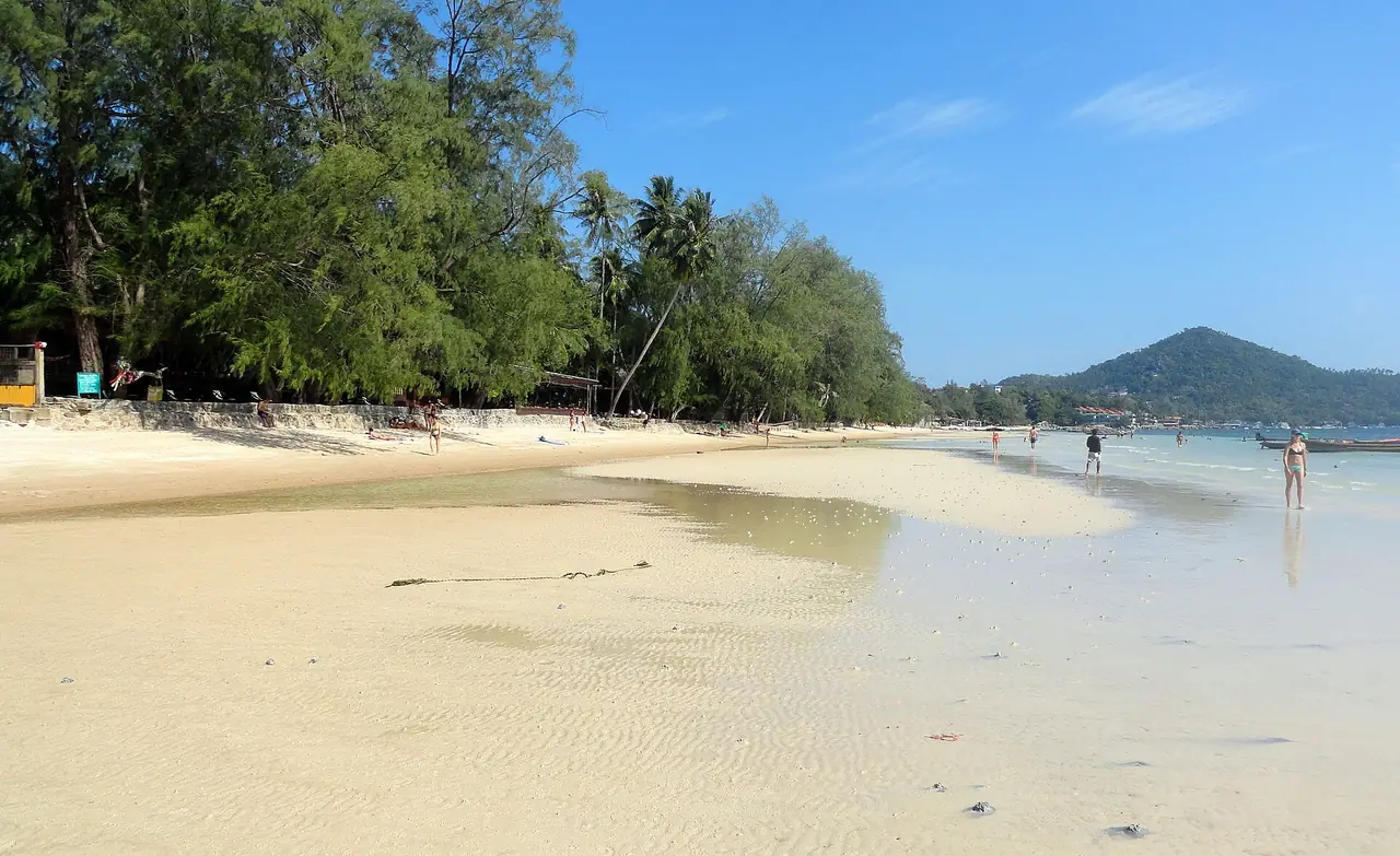 ภาพเกาะเต่า: ที่พักเกาะเต่า พักหาดไหนดี ทรายรี แม่หาด ฉลอก หรืออ่าวเงียบ
