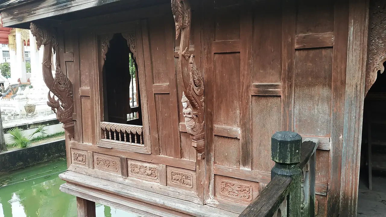 ภาพอุบลราชธานี: วัดและพิพิธภัณฑ์ในตัวเมืองอุบล ทุ่งศรีเมือง หนองป่าพง